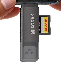 Adaptateur carte sd, lecteur de carte 4 en 1 USB3.0 et Type C, vue de trois quarts