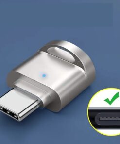 Adaptateur carte sd, lecteur de carte TF Type-C vers USB avec coque, vue de trois quarts