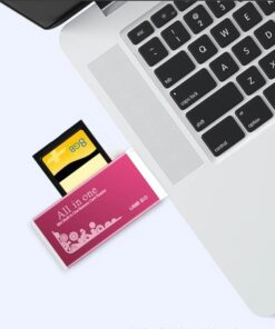 Adaptateur carte SD 4 en 1 en USB, pour SD, SDHC, micro SD et MMC, vue de trois quarts