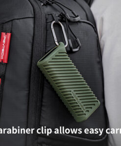 Adaptateur carte SD à double fente sur USB-C, trente versions, vue de trois quarts