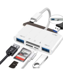 Adaptateur carte SD six en un avec port de charge, vue de trois quarts