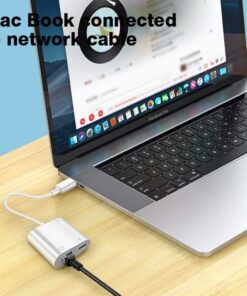 Adaptateur ethernet USB C trois en un, charge et deux ports, vue de trois quarts