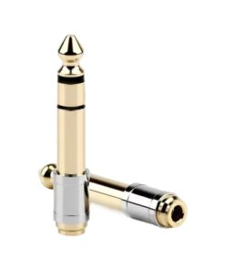 Adaptateur jack 3,5 vers 6,35 mm, fiche mâle dorée et fine, vue de trois quarts