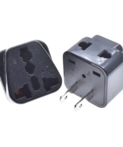 Adaptateur prise américaine type B à entrée universelle, avec terre, vue de trois quarts