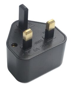 Adaptateur prise anglaise universel avec entrée standard, vue de face
