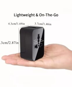 Adaptateur prise anglaise universel de voyage avec deux ports USB, vue de trois quarts