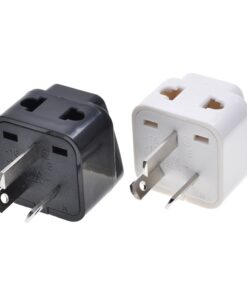 Adaptateur prise anglaise vers australienne deux, vue de trois quarts