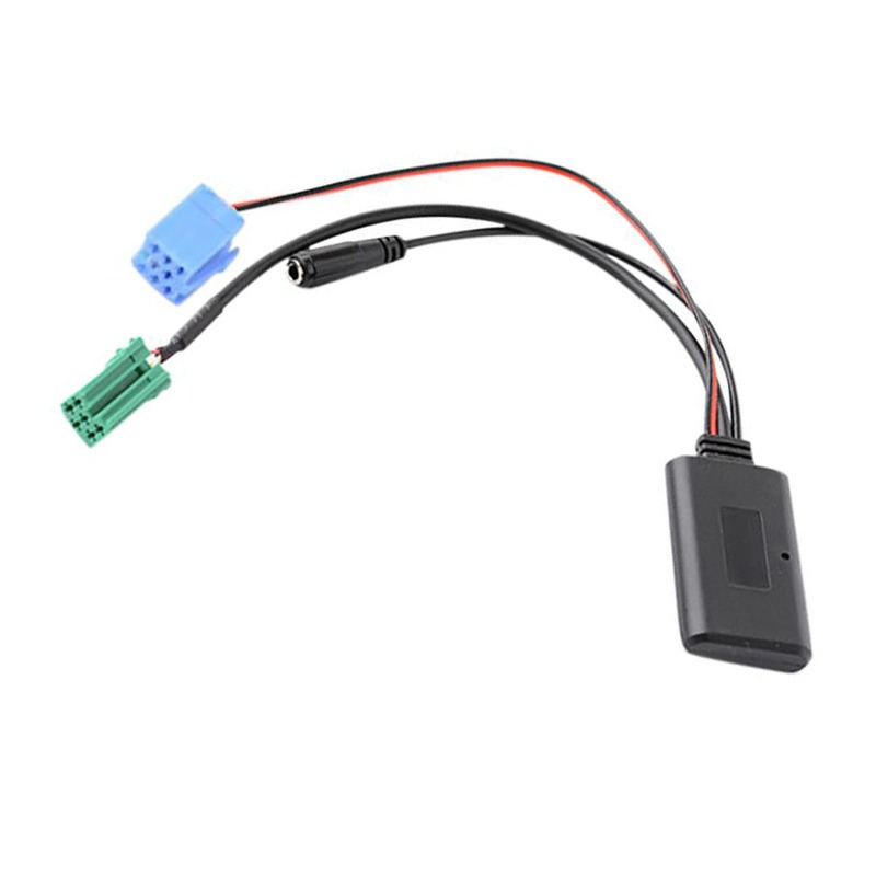 Adaptateur USB Bluetooth pour autoradio avec micro Adaptateur USB Bluetooth pour autoradio avec micro, vue de trois quarts