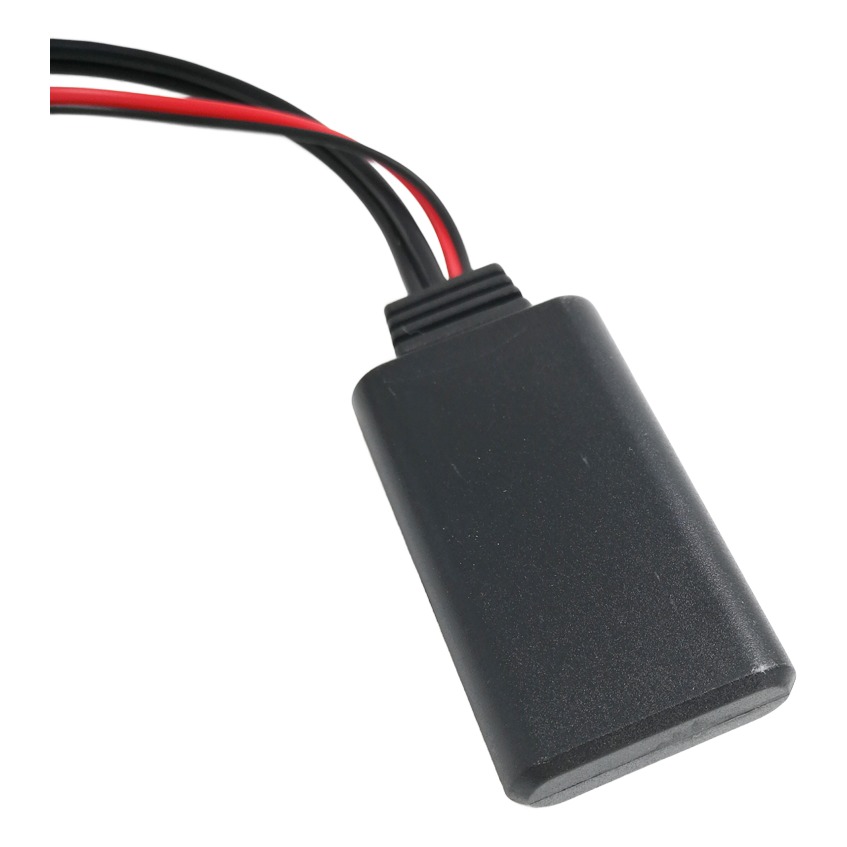 Adaptateur USB Bluetooth pour autoradio avec micro Adaptateur USB Bluetooth pour autoradio avec micro, vue de face