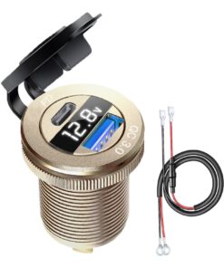 Adaptateur USB-C 12 V pour voiture avec voltmètre, prise à encastrer, vue de trois quarts