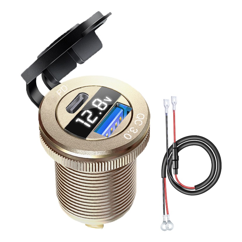 Adaptateur USB-C 12 V pour voiture avec voltmètre, prise à encastrer Adaptateur USB-C 12 V pour voiture avec voltmètre, prise à encastrer, vue de trois quarts