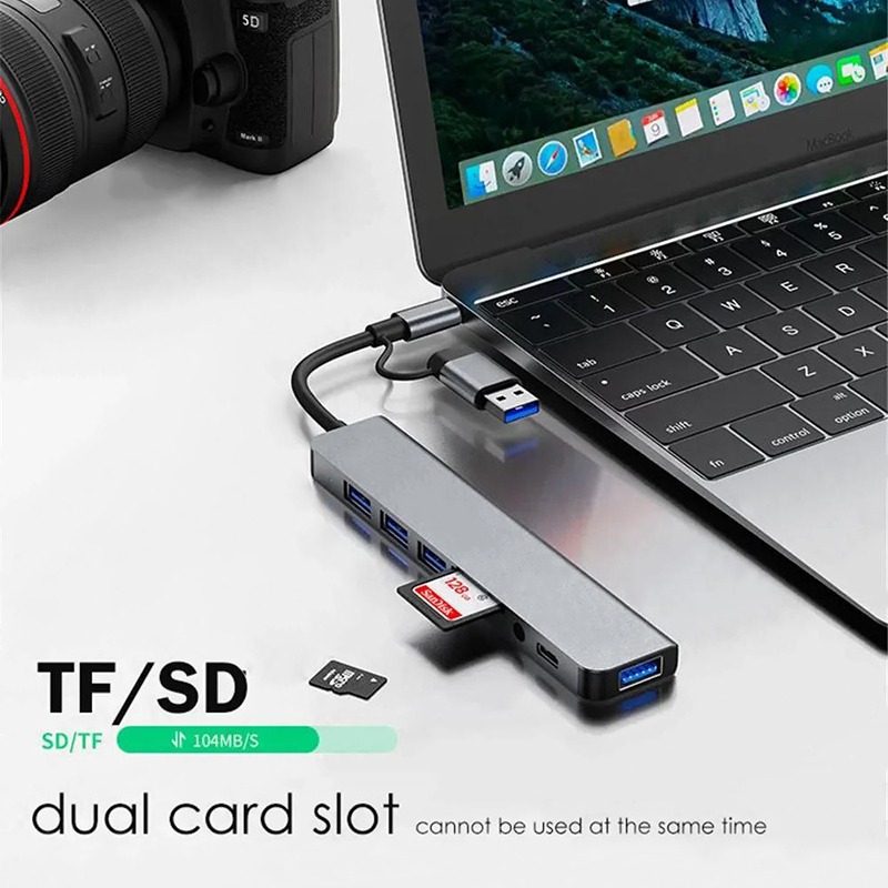 Adaptateur USB-C 8 en 1 avec deux ports USB 3.0 Adaptateur USB-C 8 en 1 avec deux ports USB 3.0, vue de trois quarts