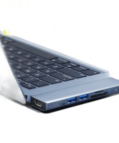 Adaptateur USB C HDMI, station 7 en 1 avec lecteur de carte, vue de trois quarts