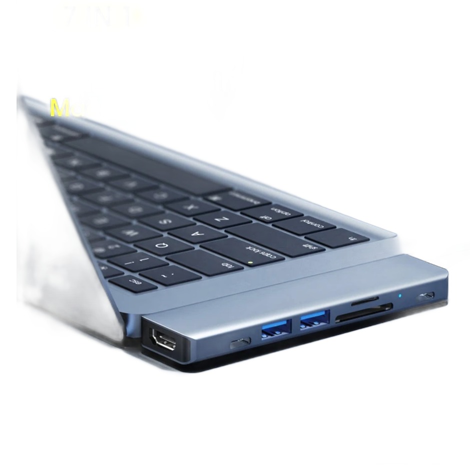 Adaptateur USB C HDMI, station 7 en 1 avec lecteur de carte Adaptateur USB C HDMI, station 7 en 1 avec lecteur de carte, vue de trois quarts