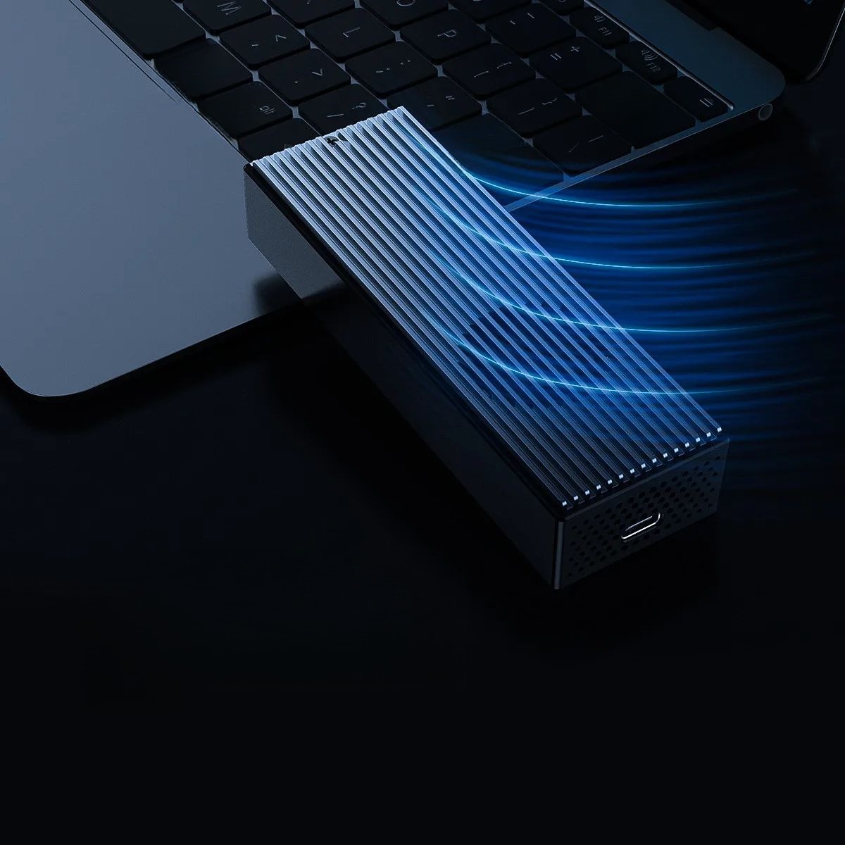 Adaptateur USB-C pour disque NVME avec ventilateur intégré Adaptateur USB-C pour disque NVME avec ventilateur intégré, vue arriere