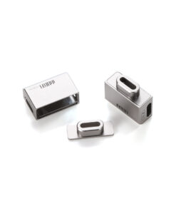 Adaptateur USB-C pour écouter et recharger, format compact, vue de face