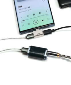 Adaptateur USB-C pour écouter et recharger, format compact, detail