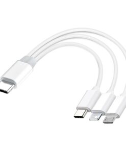 Adaptateur USB-C trois en un, cordon court de 20 cm, vue de trois quarts
