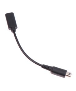 Adaptateur USB-C vers console portable ancienne, vue de trois quarts
