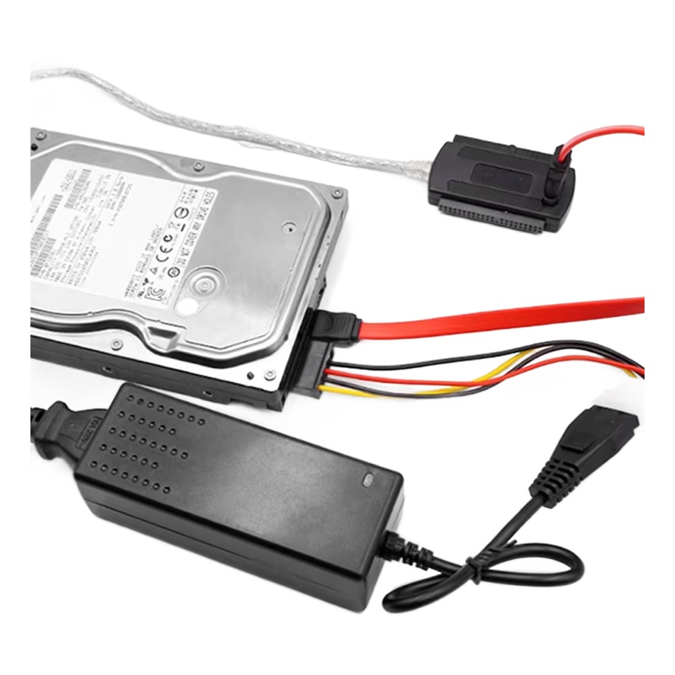 Adaptateur IDE USB 3 en 1 pour disques IDE et SATA, avec alimentation Adaptateur IDE USB 3 en 1 pour disques IDE et SATA, avec alimentation, vue de trois quarts