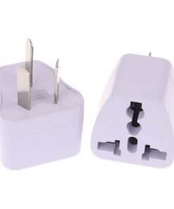 Adaptateur prise Australie type I, entrée universelle blanche, vue de trois quarts