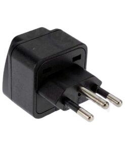 Adaptateur prise Brésil type N à entrée universelle, lot de trois, vue de trois quarts