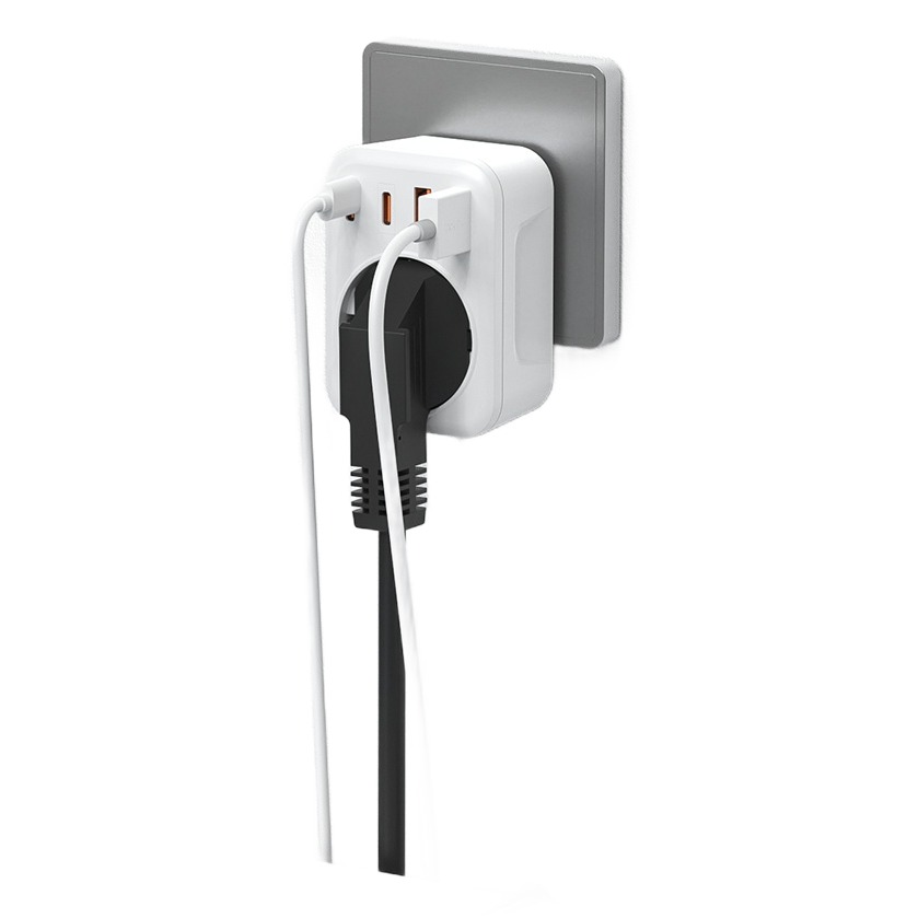 Adaptateur prise Chili type L avec prise Schuko et quatre ports USB Adaptateur prise Chili type L avec prise Schuko et quatre ports USB, vue de trois quarts