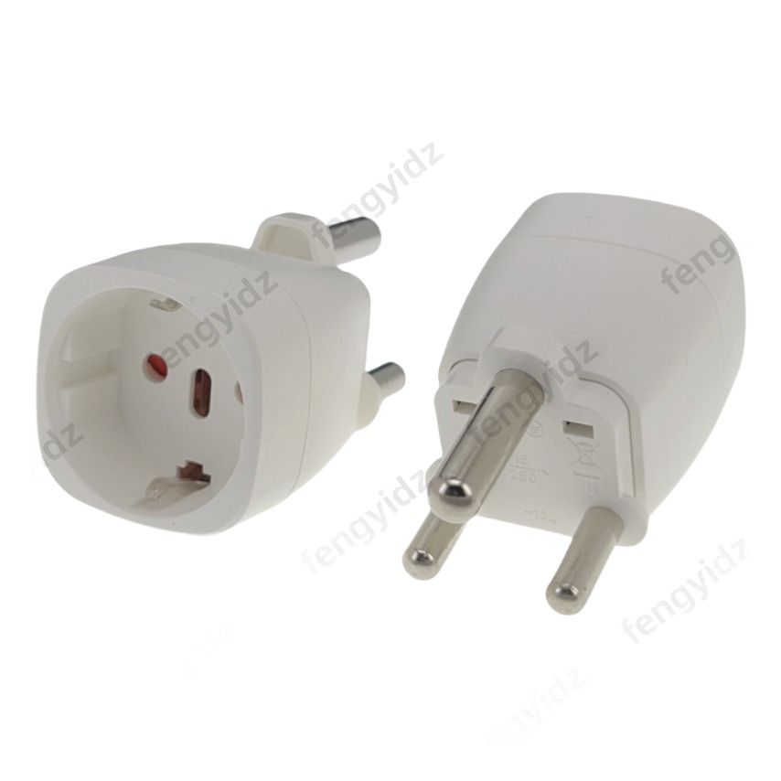 Adaptateur prise Inde type M pour fiche européenne, Afrique du Sud Adaptateur prise Inde type M pour fiche européenne, Afrique du Sud, vue de trois quarts