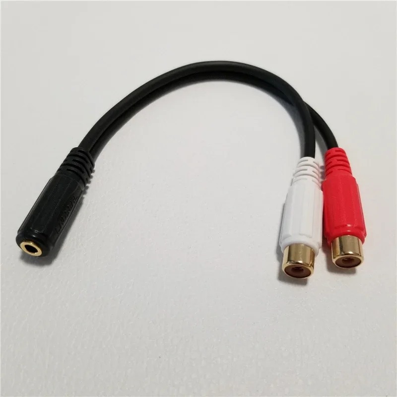Adaptateur RCA vers jack, deux RCA femelles et prise 3,5 mm femelle Adaptateur RCA vers jack, deux RCA femelles et prise 3,5 mm femelle, vue de face