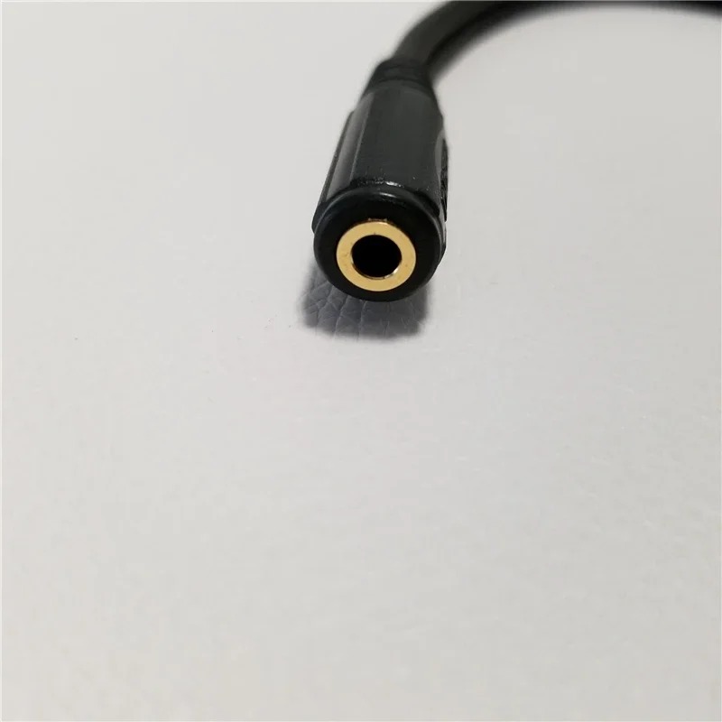 Adaptateur RCA vers jack, deux RCA femelles et prise 3,5 mm femelle Adaptateur RCA vers jack, deux RCA femelles et prise 3,5 mm femelle, detail