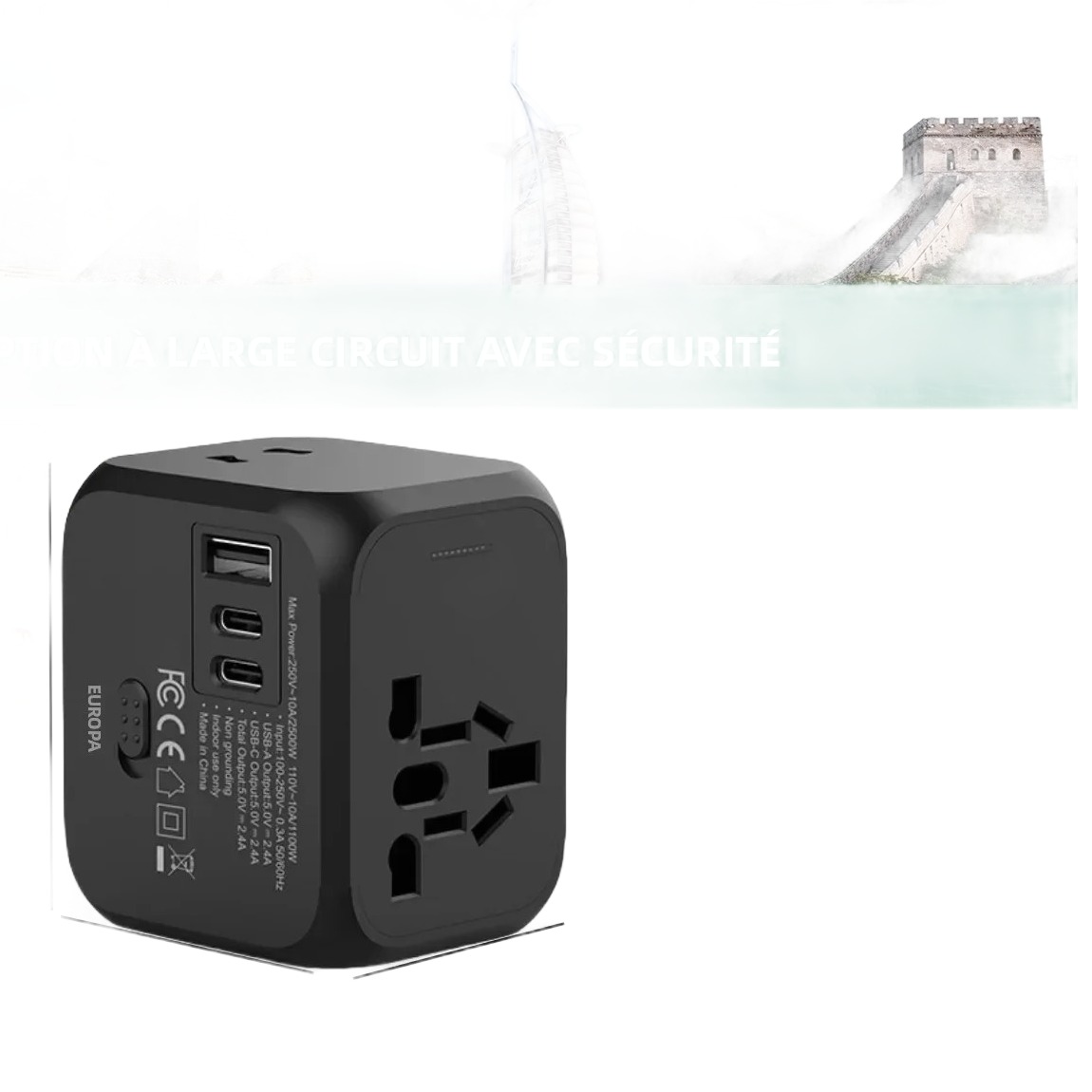 Adaptateur universel de voyage cube, quatre fiches et trois ports USB Adaptateur universel de voyage cube, quatre fiches et trois ports USB, vue principale