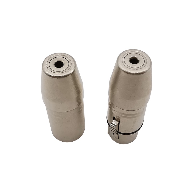 Adaptateur XLR jack 3.5 mm stéréo, fiche XLR mâle ou femelle Adaptateur XLR jack 3.5 mm stéréo, fiche XLR mâle ou femelle, vue de trois quarts